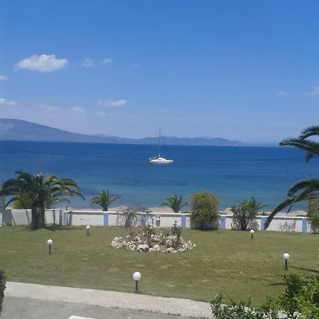 Maria In Front Of The Sea فيلة *